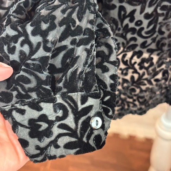 Mandee Womens Burn out Velvet Long Sleeve Black Silk Blouse sz Small whimsigoth - Picture 9 of 10